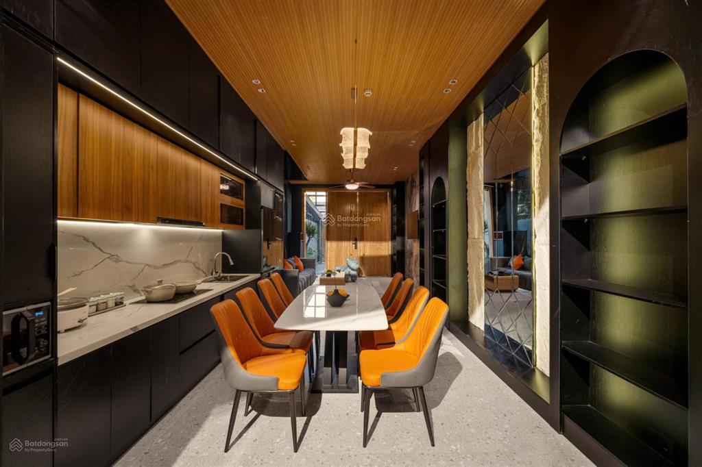Cho thuê villa khu sơn trà 6pn/7wc  dt 120m*3 tầng giá thuê  80tr
( lưu ý chỉ cho thuê ở 612 t