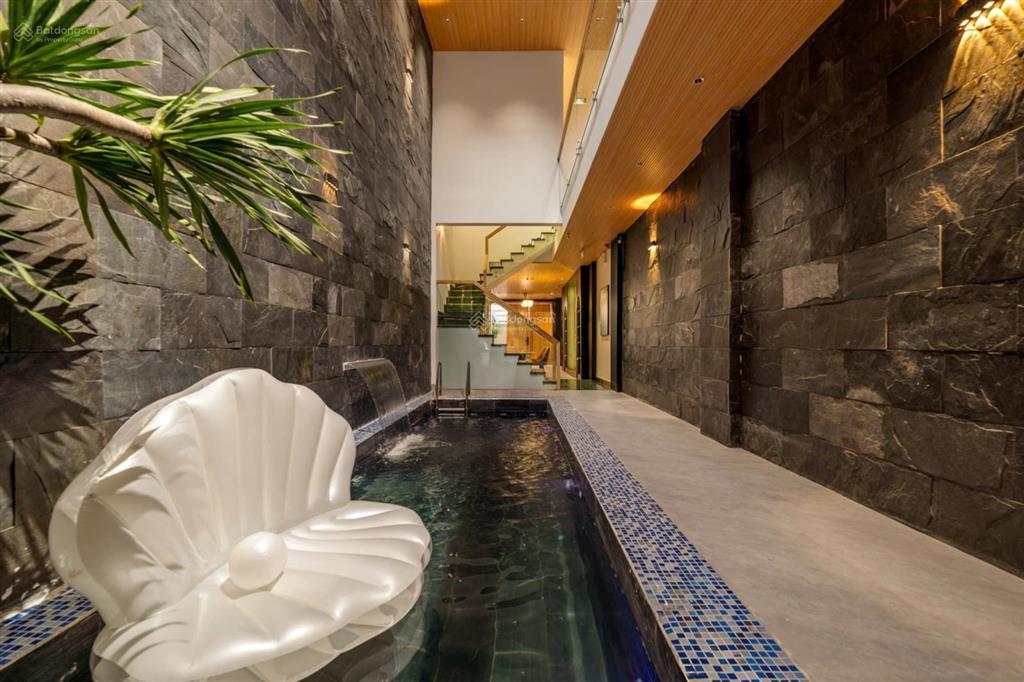 Cho thuê villa khu sơn trà 6pn/7wc  dt 120m*3 tầng giá thuê  80tr
( lưu ý chỉ cho thuê ở 612 t