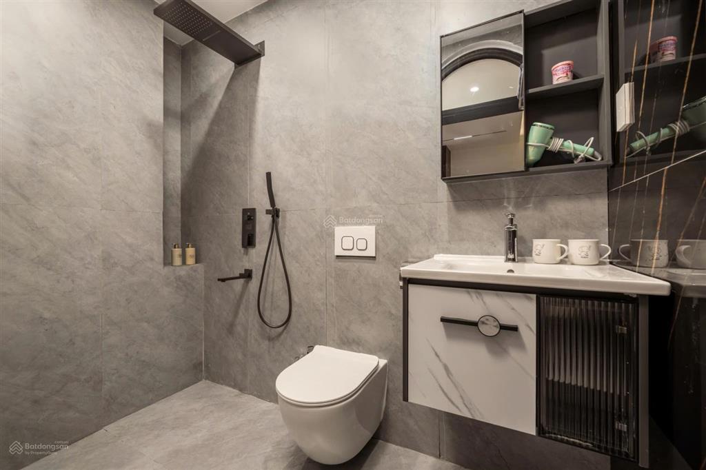 Cho thuê villa khu sơn trà 6pn/7wc  dt 120m*3 tầng giá thuê  80tr
( lưu ý chỉ cho thuê ở 612 t