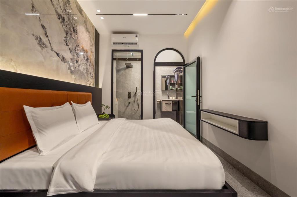 Cho thuê villa khu sơn trà 6pn/7wc  dt 120m*3 tầng giá thuê  80tr
( lưu ý chỉ cho thuê ở 612 t