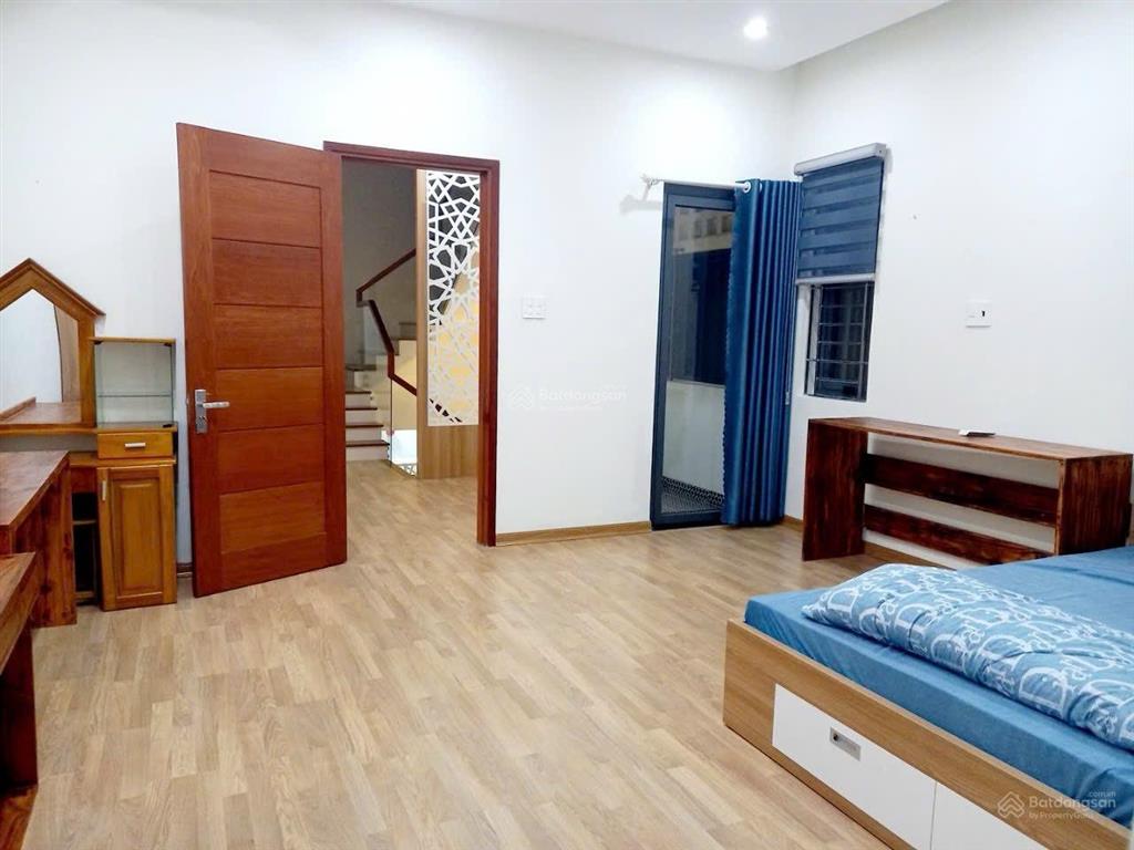 Cho thuê nhà 3 tầng 4pn/4wc mặt tiền đường thế lữ full nội thất