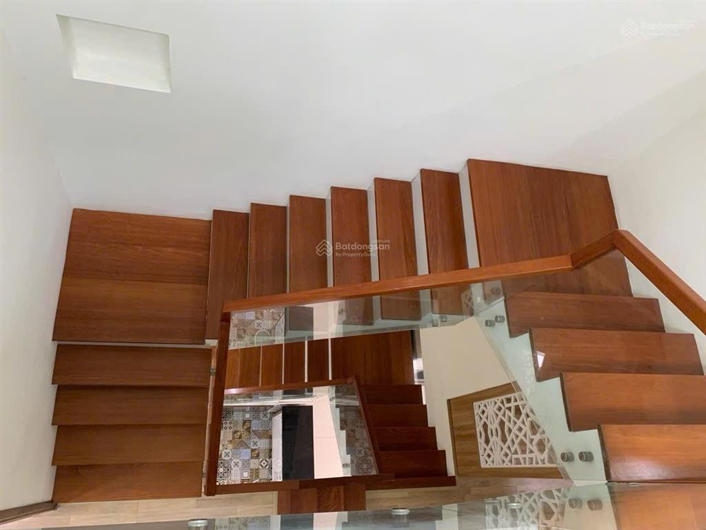 Cho thuê nhà 3 tầng 4pn/4wc mặt tiền đường thế lữ full nội thất