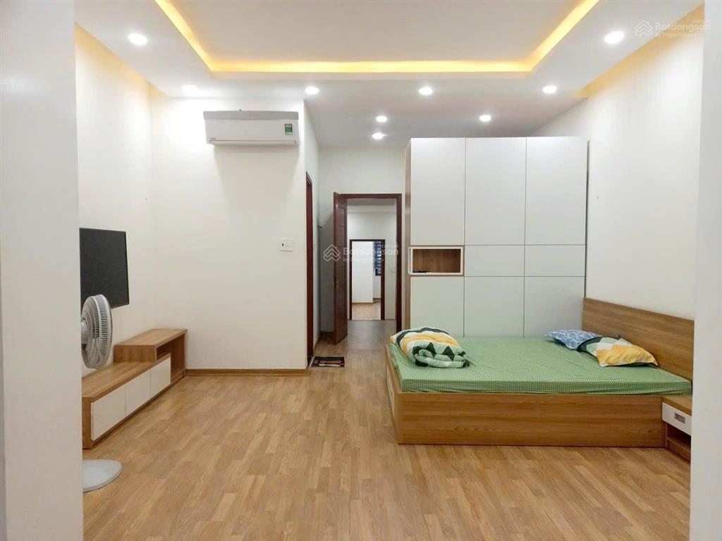 Cho thuê nhà 3 tầng 4pn/4wc mặt tiền đường thế lữ full nội thất