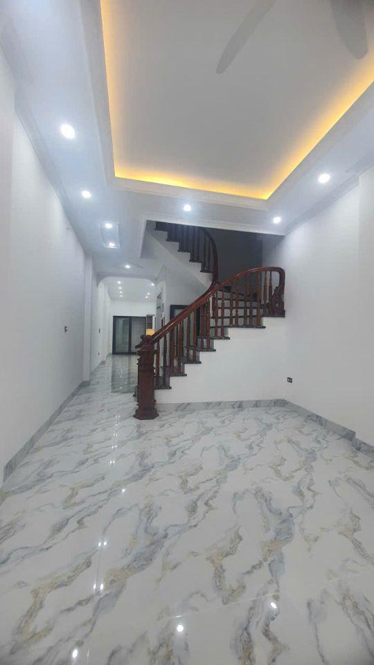 Bán Nhà tại Ngọc Thụy, Long Biên , 75m2, 4 tầng, thang máy, chỉ sách vali về ở, giá 10.9 tỷ
