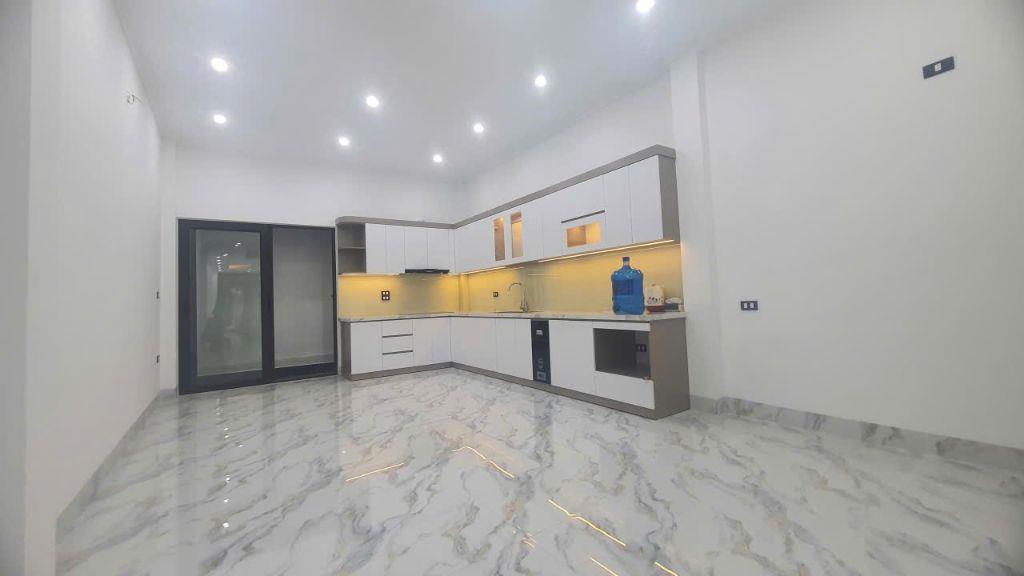 Bán Nhà tại Ngọc Thụy, Long Biên , 75m2, 4 tầng, thang máy, chỉ sách vali về ở, giá 10.9 tỷ