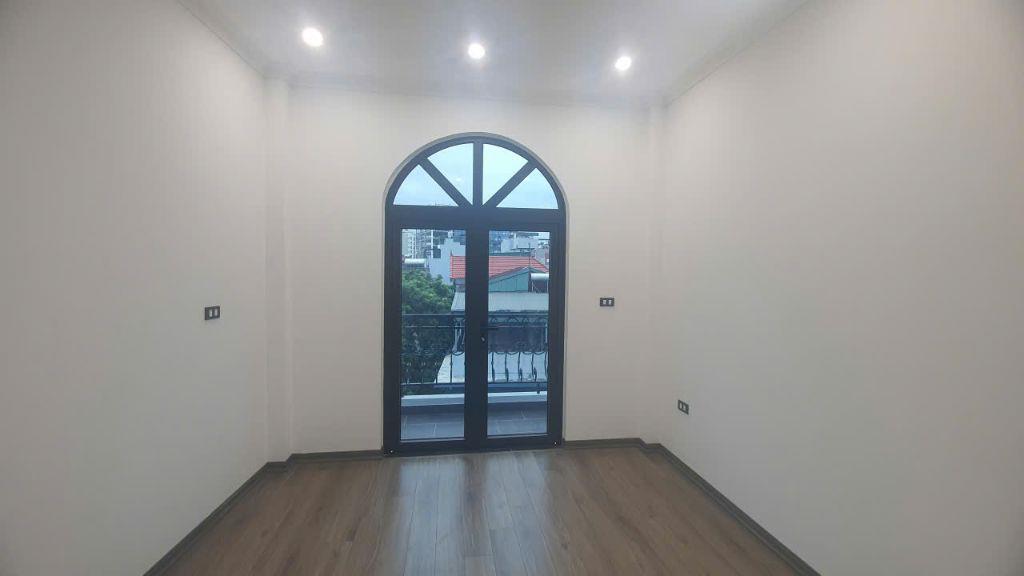 Bán Nhà tại Ngọc Thụy, Long Biên , 75m2, 4 tầng, thang máy, chỉ sách vali về ở, giá 10.9 tỷ