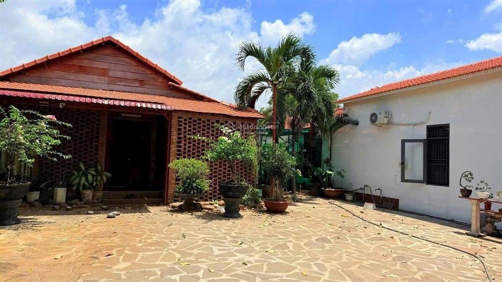 Nhà vườn siêu đẹp hẻm lương văn hội, giá 30tr/m2, đt 706m2 thổ cư pháp lý đầy đủ, hướng tây
