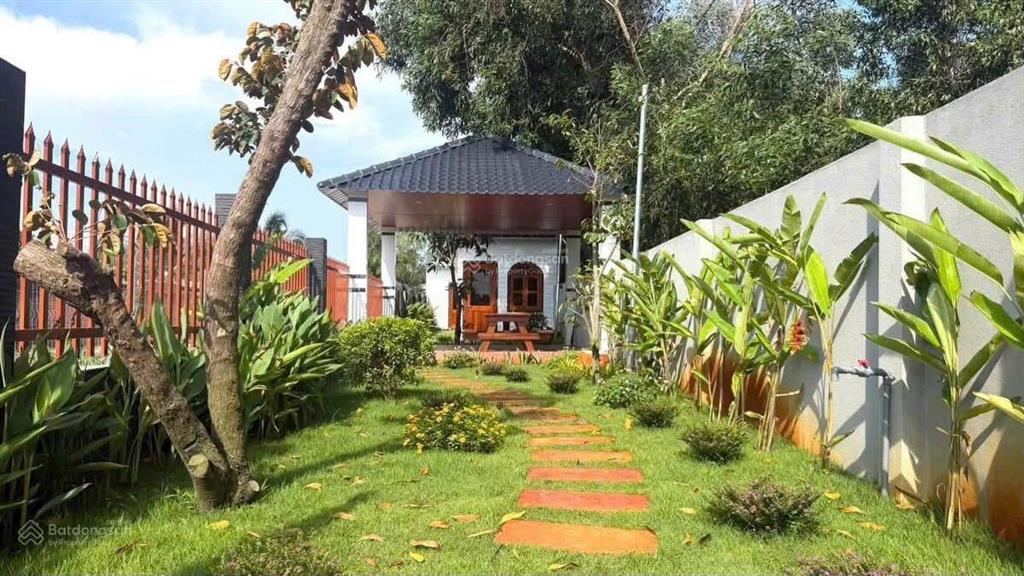 Nhà vườn siêu đẹp hẻm lương văn hội, giá 30tr/m2, đt 706m2 thổ cư pháp lý đầy đủ, hướng tây