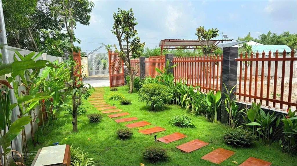 Nhà vườn siêu đẹp hẻm lương văn hội, giá 30tr/m2, đt 706m2 thổ cư pháp lý đầy đủ, hướng tây