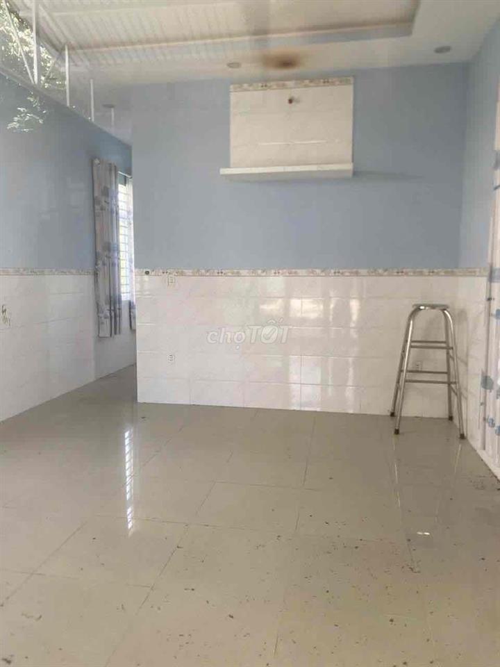 Nhà đất rộng rãi diện tích lớn sân vườn