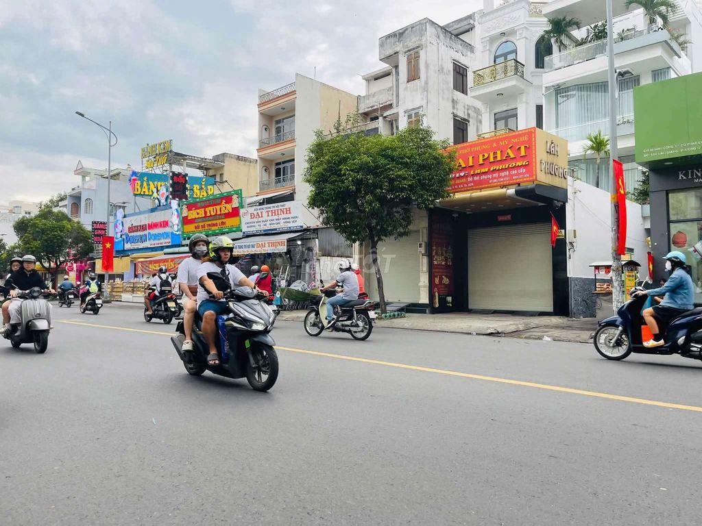 Cho thuê nhà góc 552-554 Hậu Giang,
Phường 12, Quận 6.