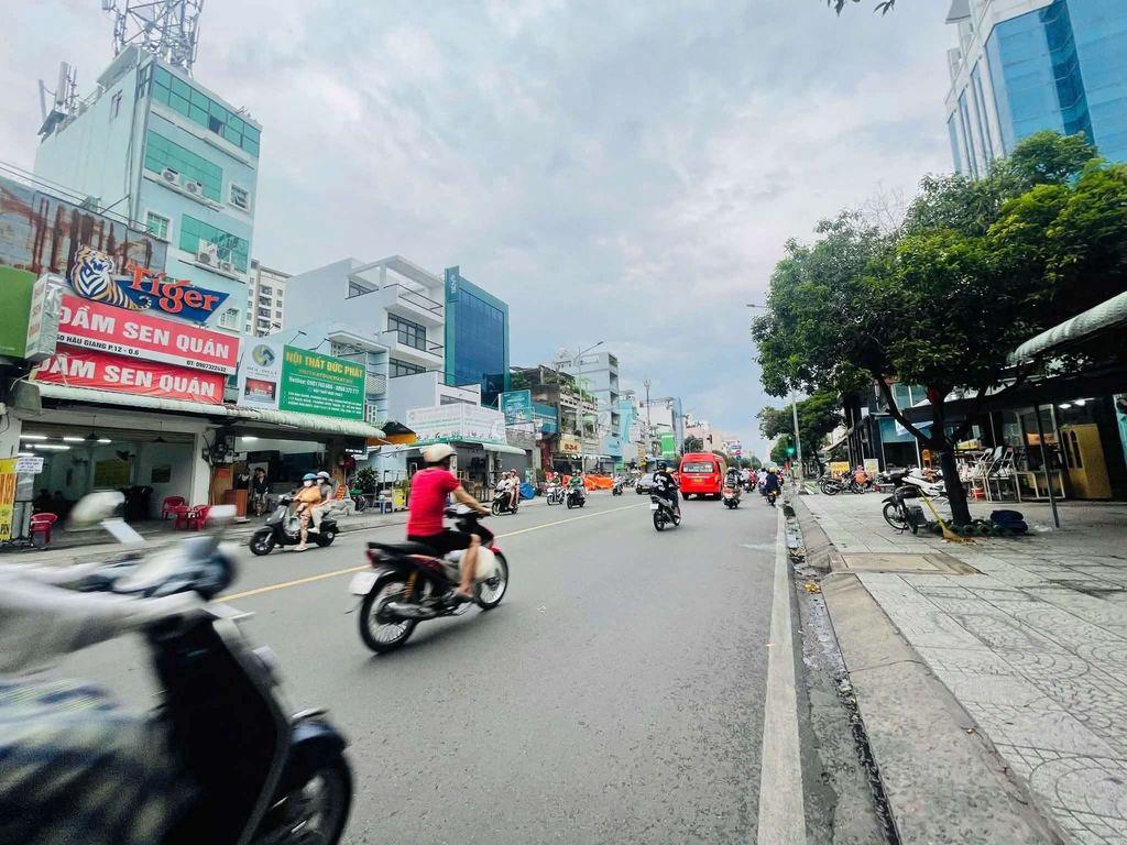 Cho thuê nhà góc 552-554 Hậu Giang,
Phường 12, Quận 6.
