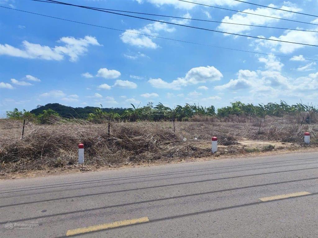 Bán đất mặt tiền long giao, lộ giới 30m, giá ngộp 3,6 tỷ, 1702m2, sổ hồng riêng.