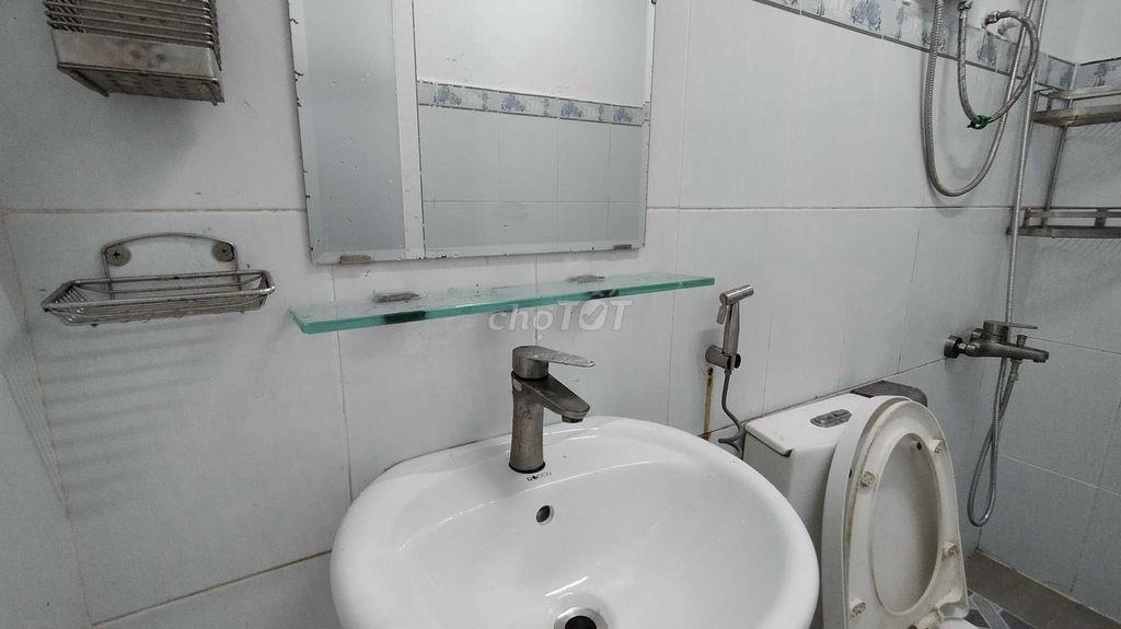 CHO THUÊ NHÀ SÁT PHÚ HỮU, Q9, PHÙ HỢP GIA ĐÌNH LÀM TẠI CẢNG!
