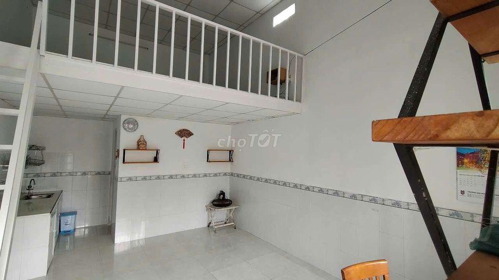 CHO THUÊ NHÀ SÁT PHÚ HỮU, Q9, PHÙ HỢP GIA ĐÌNH LÀM TẠI CẢNG!