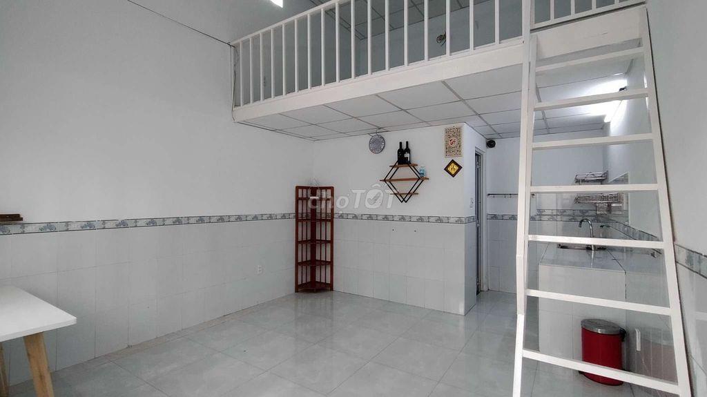CHO THUÊ NHÀ SÁT PHÚ HỮU, Q9, PHÙ HỢP GIA ĐÌNH LÀM TẠI CẢNG!