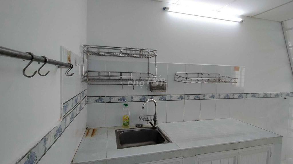 CHO THUÊ NHÀ SÁT PHÚ HỮU, Q9, PHÙ HỢP GIA ĐÌNH LÀM TẠI CẢNG!