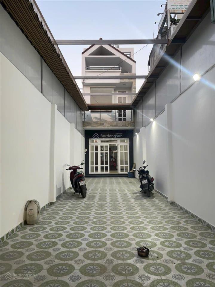 Bán nhà 1 trệt 2 lầu mặt tiền đường vườn lài giá 15.9 tỷ diện tích 4 x 38m