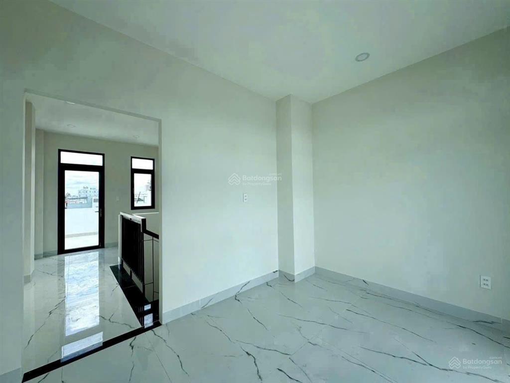 Cần bán gấp để đi nước ngoài nhà 3.5 tấm hẻm 154 đường vườn lài