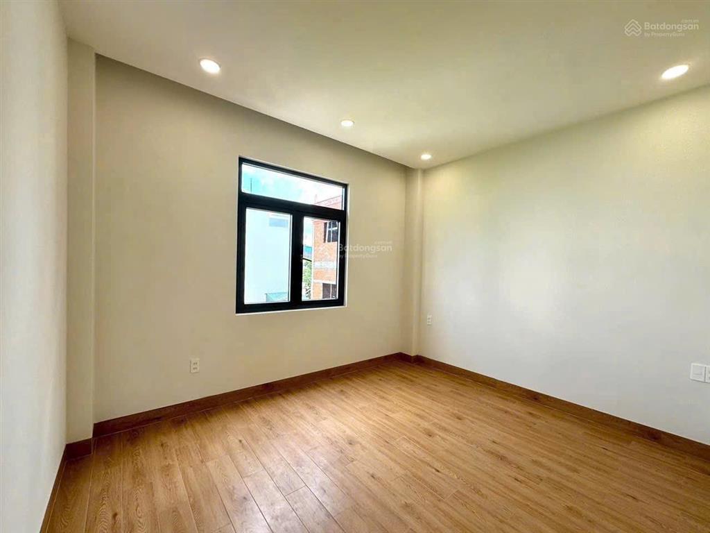 Cần bán gấp để đi nước ngoài nhà 3.5 tấm hẻm 154 đường vườn lài