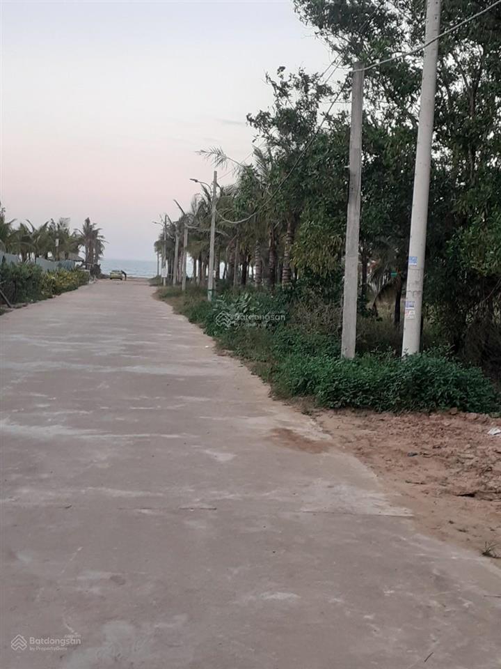 Bán lô đất mặt tiền biển với diện tích 4.2 hecta để làm khu resort, tại xã bình hải, t. bình. qn