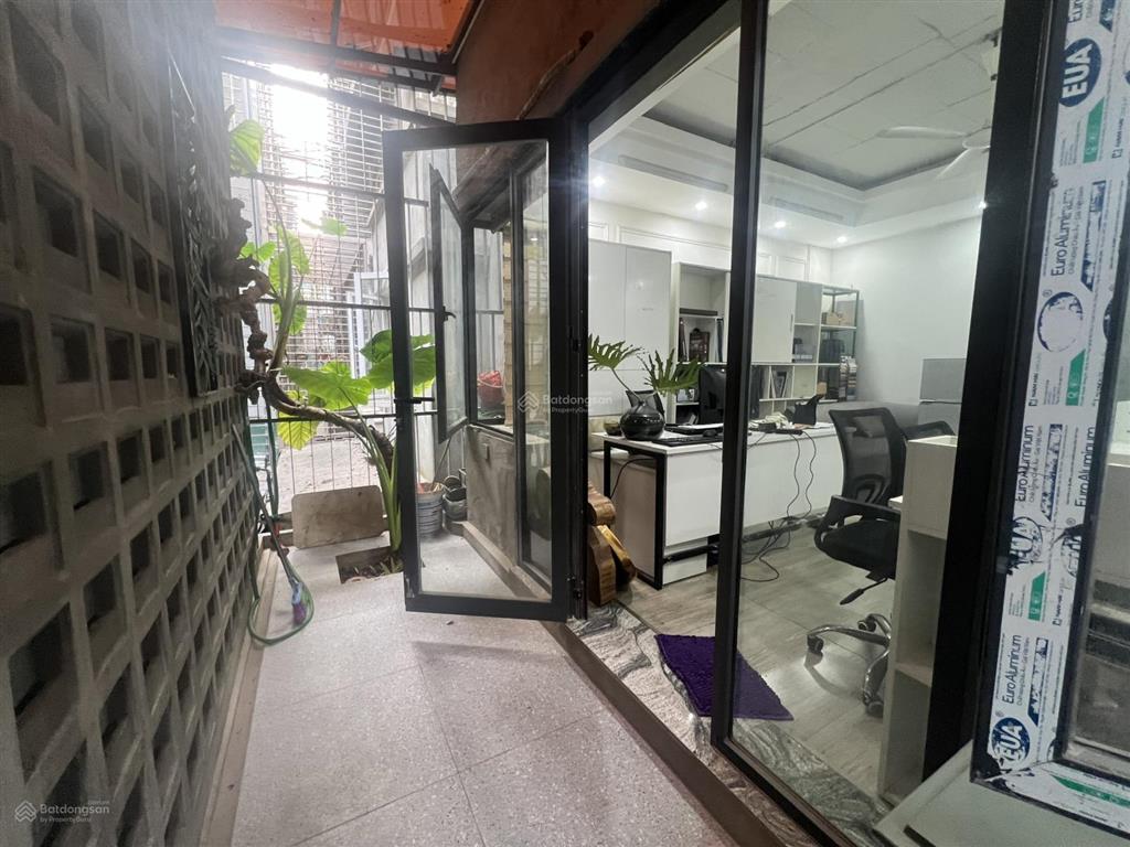 Chính chủ cho thuê tầng 2 nhà liền kề văn phú  văn phòng 45m2 đẹp, đủ tiện nghi  giá chỉ 5.5 tr