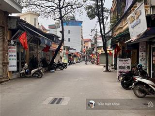 Chủ bán gấp chuyển việc  nhà 5 tầng 36m cạnh ga la khê  vài bước ra phố phan đình giót chỉ 8 tỷ