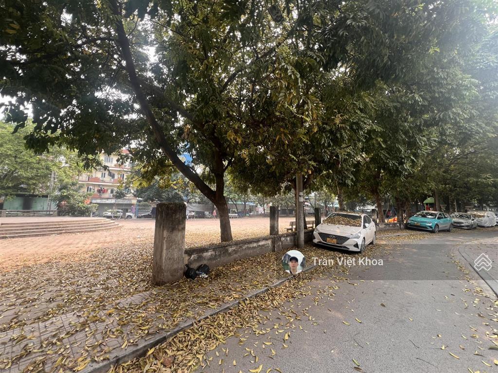 Bán mảnh đất sót lại cạnh cấp 2 vạn phúc  ô tô dừng đỗ ngủ trong nhà 52m mặt tiền ~4.5m giá 11 tỷ