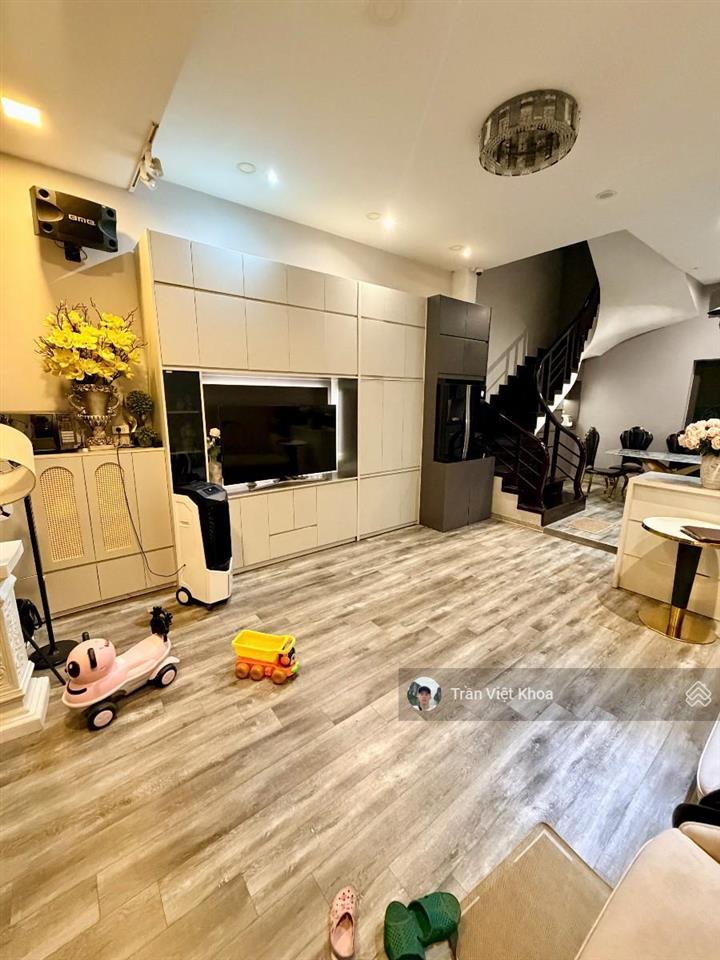 Chủ cần tiến bán gấp trong t5  nhà 5 tầng 36m full nội thất cạnh ga la khê  ngõ ba gác chỉ 8 tỷ