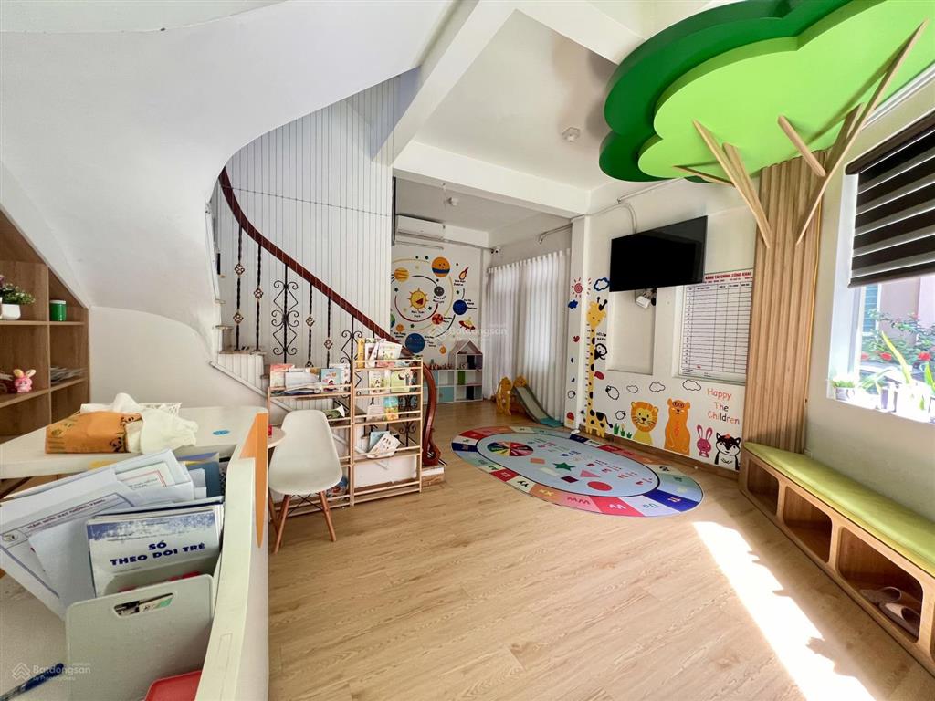 Chính chủ cho thuê nhà lô góc ngô thì nhậm  dt 55m 5 tầng 7 phòng  ô tô dừng đỗ chỉ 19 triệu