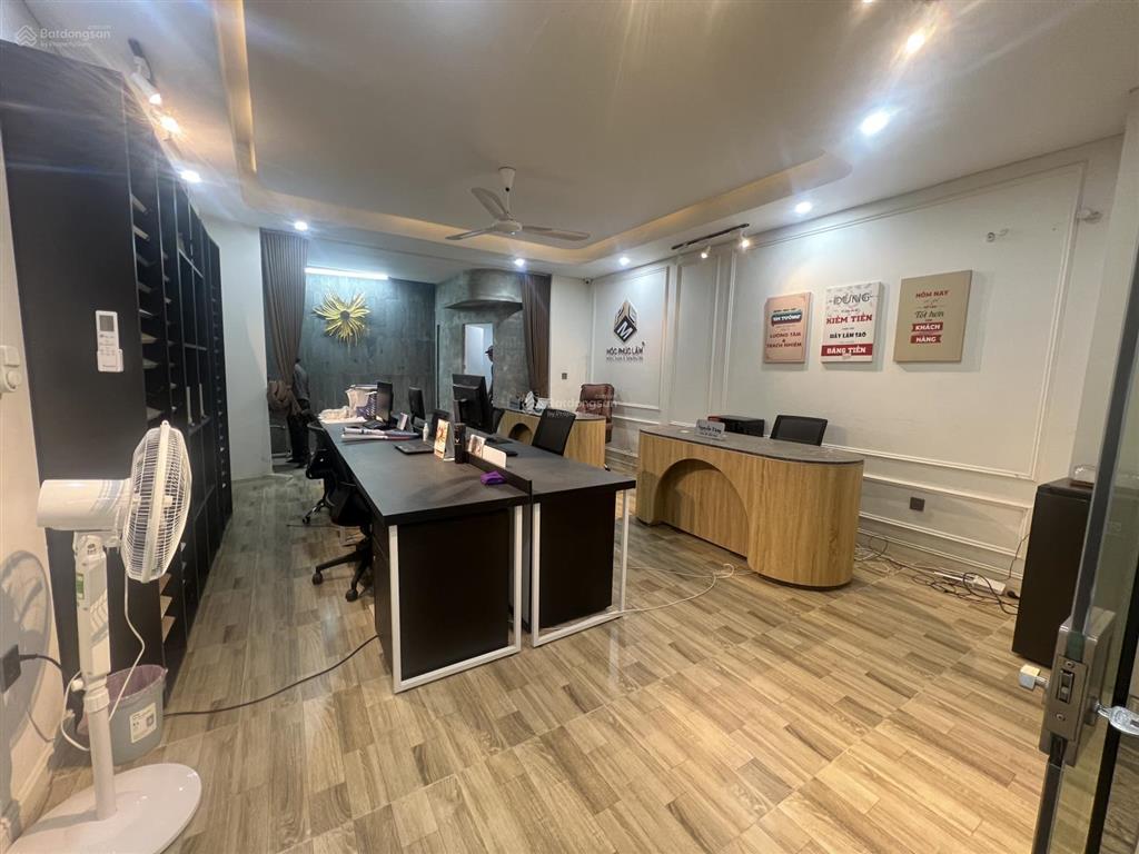 Chính chủ cho thuê tầng 1 liền kề văn phú  setup văn phòng 90 m² đẹp, tiện nghi  giá 8 triệu/th