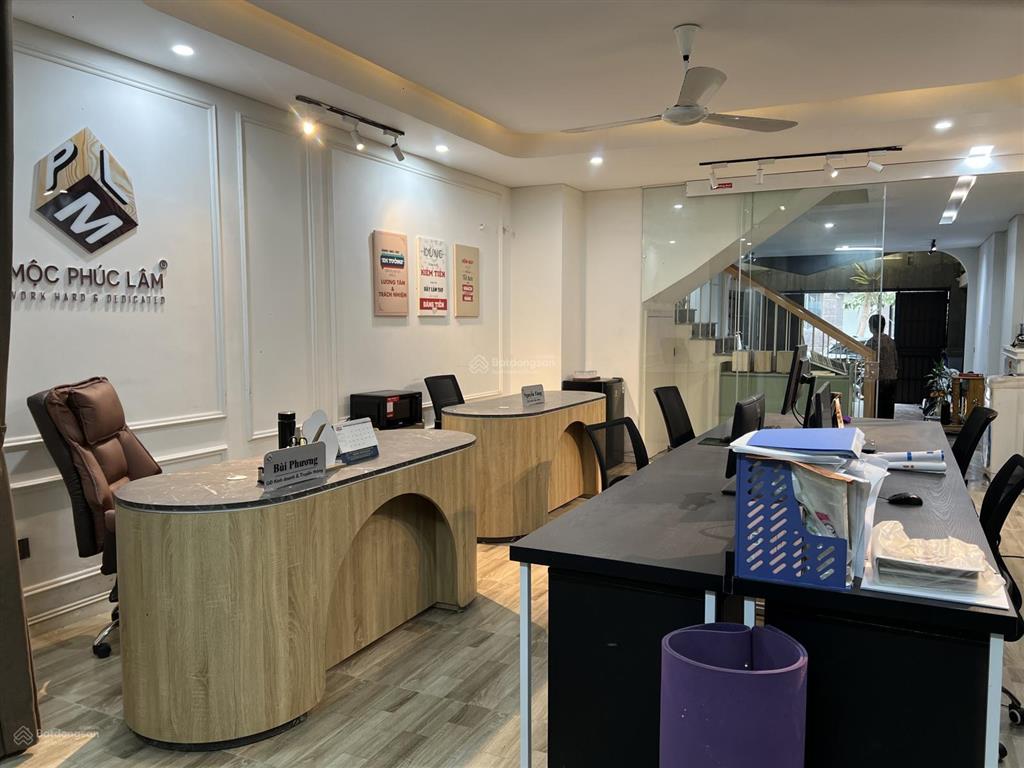 Chính chủ cho thuê tầng 1 liền kề văn phú  setup văn phòng 90 m đẹp, tiện nghi  giá 7 triệu/th