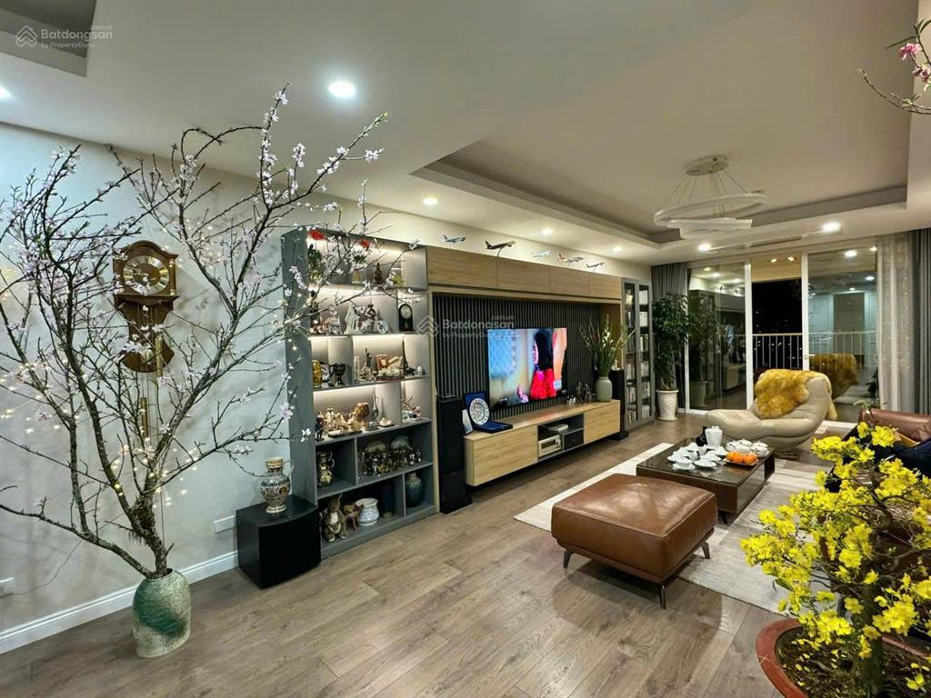 Bán căn hộ 145m2 3pn ban công rộng view công viên biệt thự tòa p1 p2 ciputra full nội thất