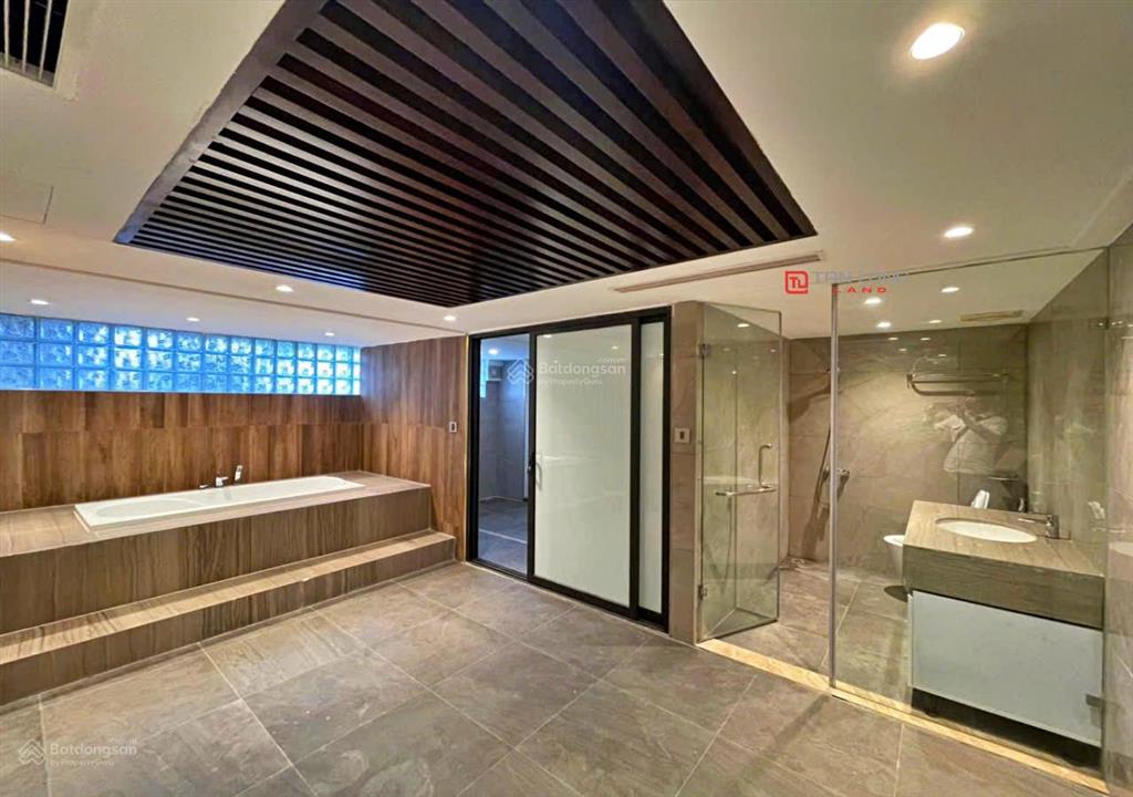 Cho thuê biệt thự siêu vip khu q ciputra central park 700m2, full nội thất hiện đại view sân golf