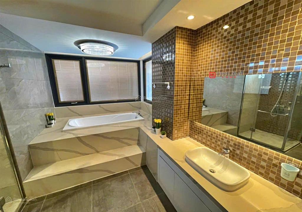 Cho thuê biệt thự siêu vip khu q ciputra central park 700m2, full nội thất hiện đại view sân golf