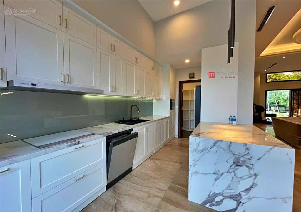 Cho thuê biệt thự siêu vip khu q ciputra central park 700m2, full nội thất hiện đại view sân golf