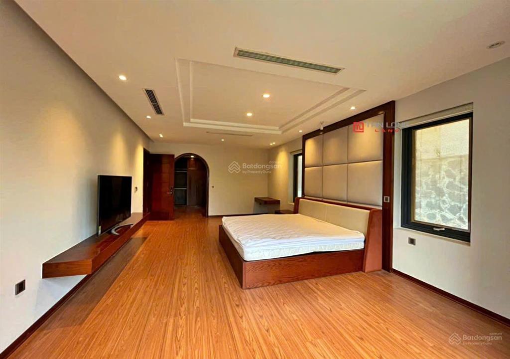 Cho thuê biệt thự siêu vip khu q ciputra central park 700m2, full nội thất hiện đại view sân golf