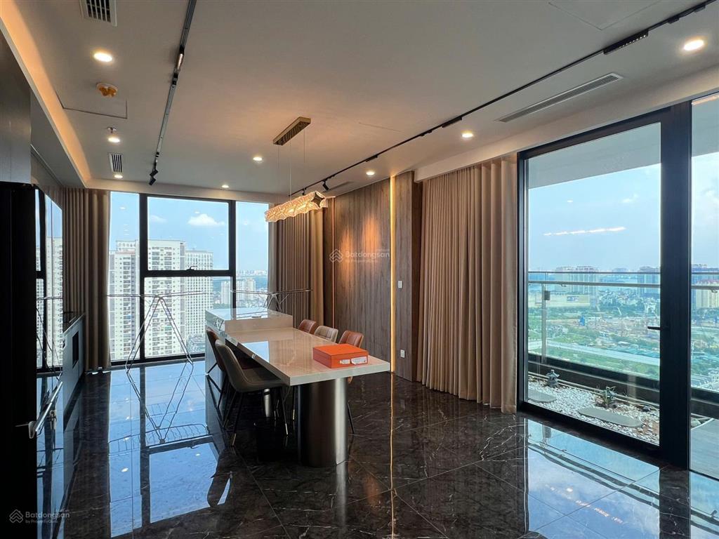 Cho thuê căn góc 3 ngủ full nội thất đẹp view sông hồng tòa sunshine golden river giá hợp lý