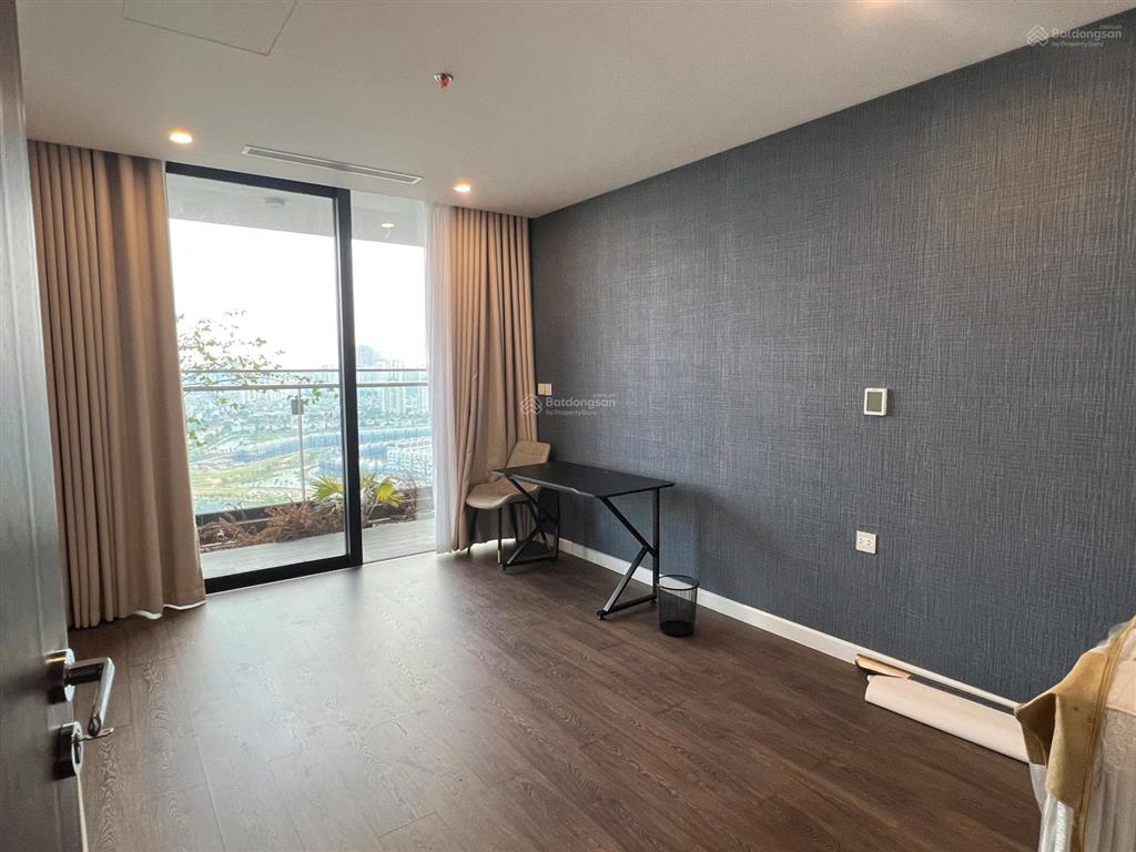 Cho thuê căn góc 3 ngủ full nội thất đẹp view sông hồng tòa sunshine golden river giá hợp lý