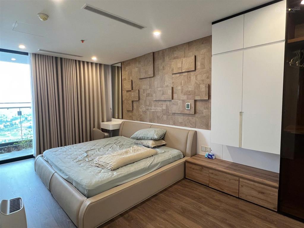 Cho thuê căn góc 3 ngủ full nội thất đẹp view sông hồng tòa sunshine golden river giá hợp lý