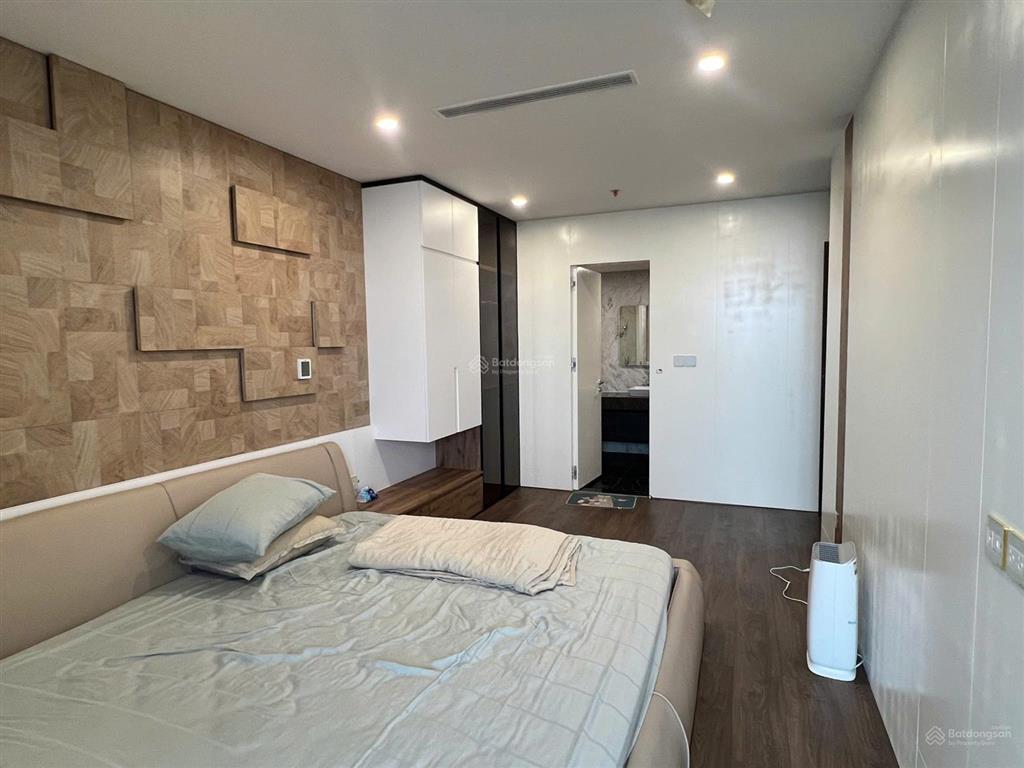 Cho thuê căn góc 3 ngủ full nội thất đẹp view sông hồng tòa sunshine golden river giá hợp lý