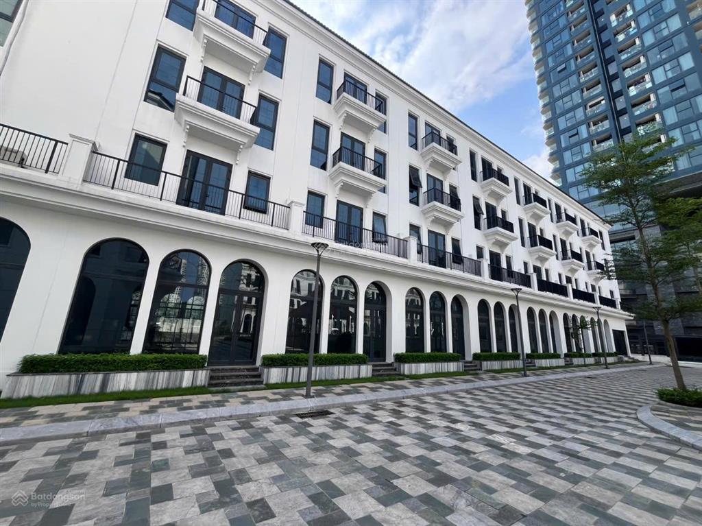 Cho thuê shophouse liền kề 5 tầng sunshine golden river mặt ngoài phù hợp kinh doanh hoặc văn phòng
