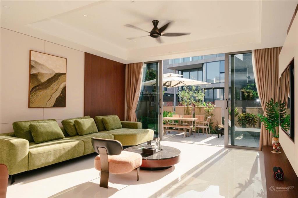 Chính chủ bán biệt thụ full nội thất 5 phòng ngủ hồ bơi sân vườn rộng đang cho thuê 80 triệu/tháng