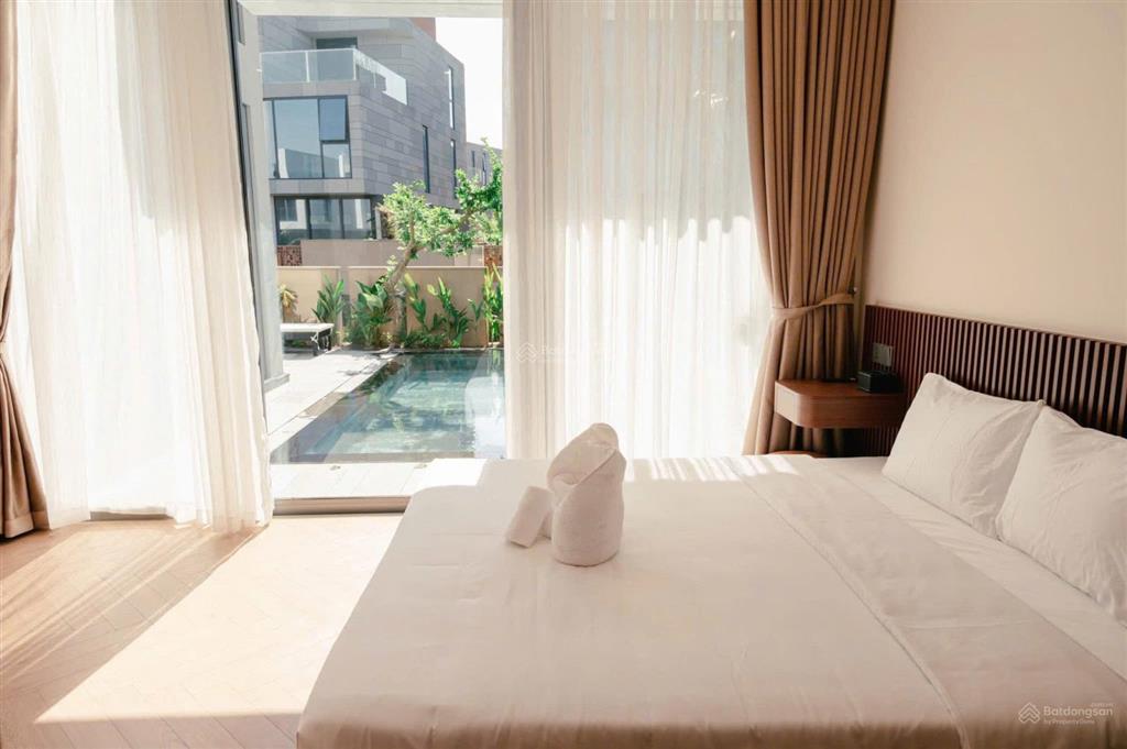 Chính chủ bán biệt thụ full nội thất 5 phòng ngủ hồ bơi sân vườn rộng đang cho thuê 80 triệu/tháng