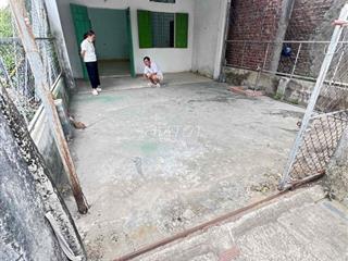 BÁN ĐẤT TẶNG NHÀ , SIÊU RẺ NGAY CHỢ , TRƯỜNG HỌC HOÀ QUÝ
