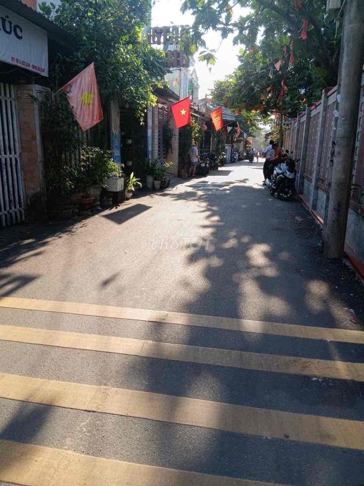 BÁN ĐẤT 108M2 , TẶNG NHÀ C4 siêu rẻ