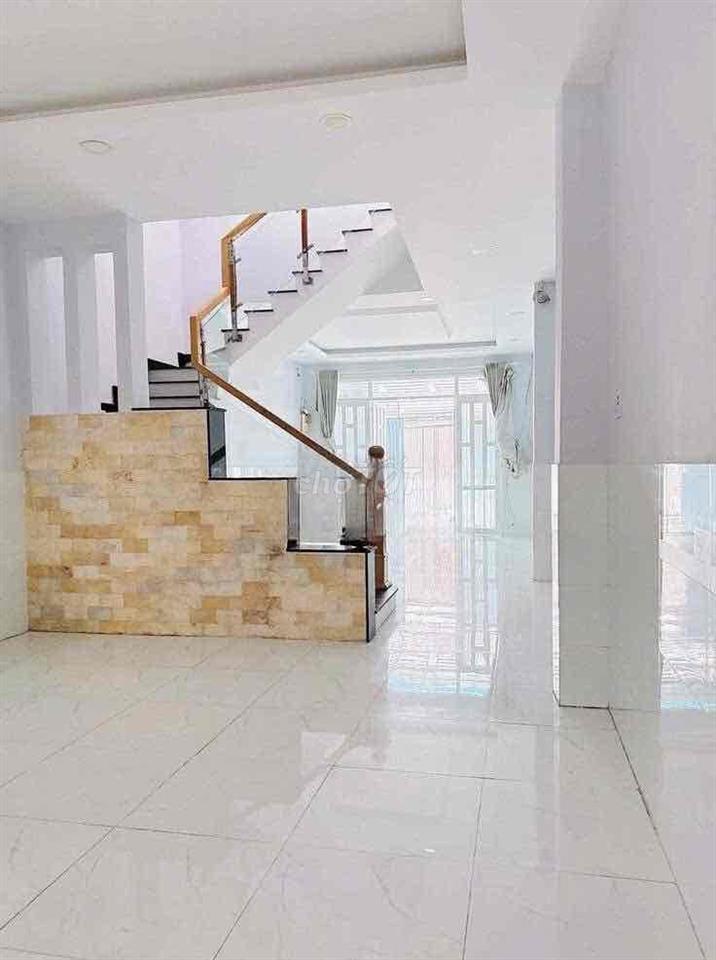 NHÀ RỘNG MỚI, 4,5x 12m, 1 TRỆT 2 LẦU SÂN THƯỢNG 3P. NGỦ OK