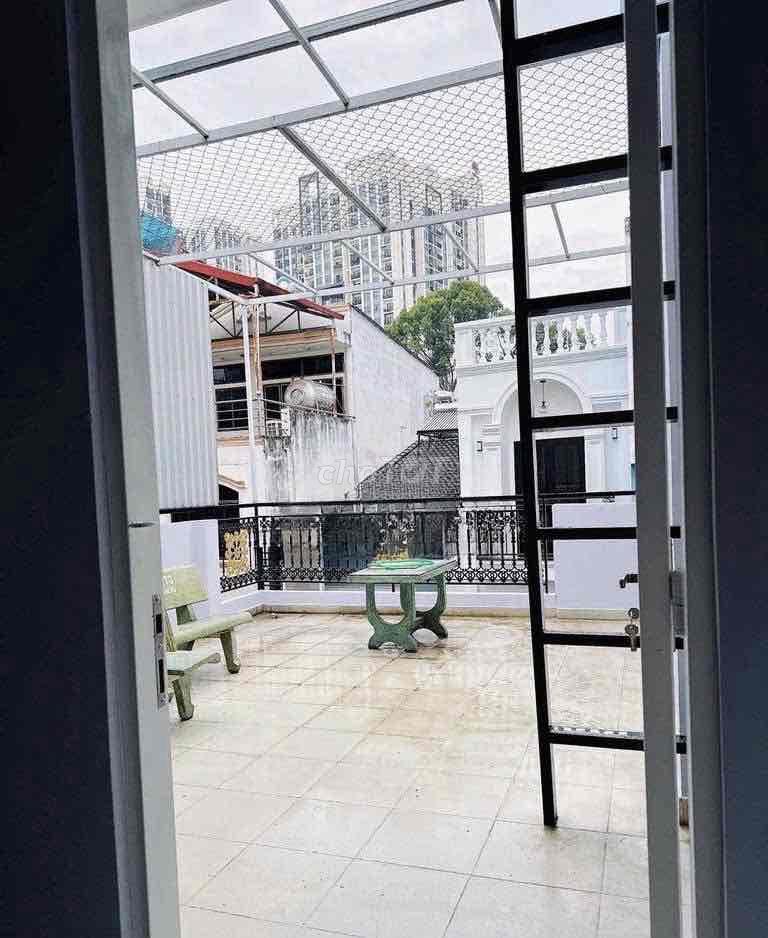 NHÀ RỘNG MỚI, 4,5x 12m, 1 TRỆT 2 LẦU SÂN THƯỢNG 3P. NGỦ OK
