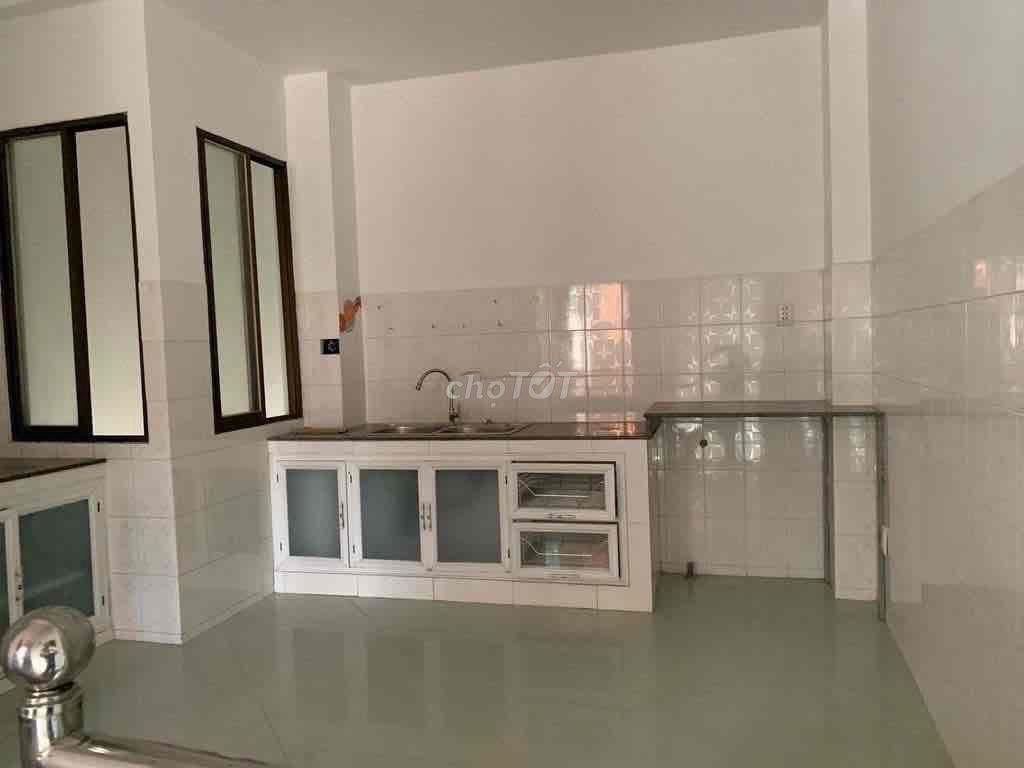 NHÀ MỚI ĐẸP, XE BÁN TẢI ĐẬU, 1 TRỆT 3 LẦU, 3P. NGỦ KD VÀ Ở 5-6ng OK