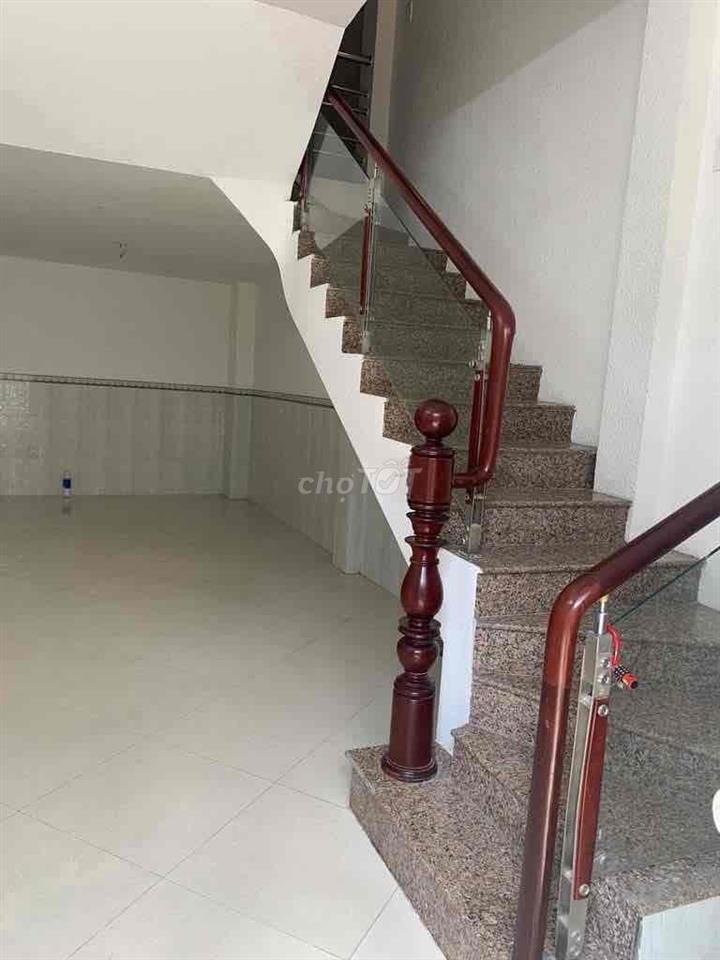NHÀ MỚI ĐẸP, XE BÁN TẢI ĐẬU, 1 TRỆT 3 LẦU, 3P. NGỦ KD VÀ Ở 5-6ng OK